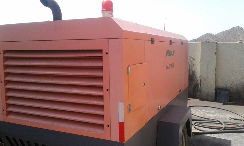 DENAIR Compresor de Aire Portátil de Diesel para Chorro de arena en Omán